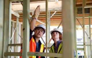 construction-worker-training-apprentice